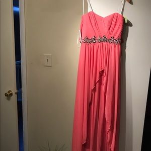 Pretty asymmetrical dress (not cut from front)